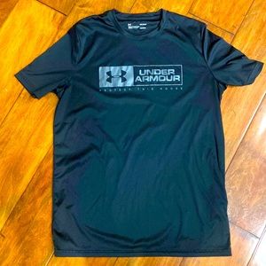 Mens M Under Armour Black lightweight shirt